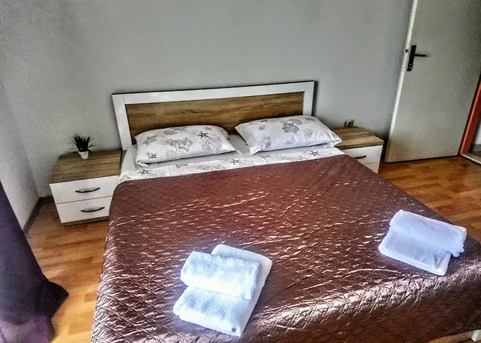 Konukevi Five Makarska